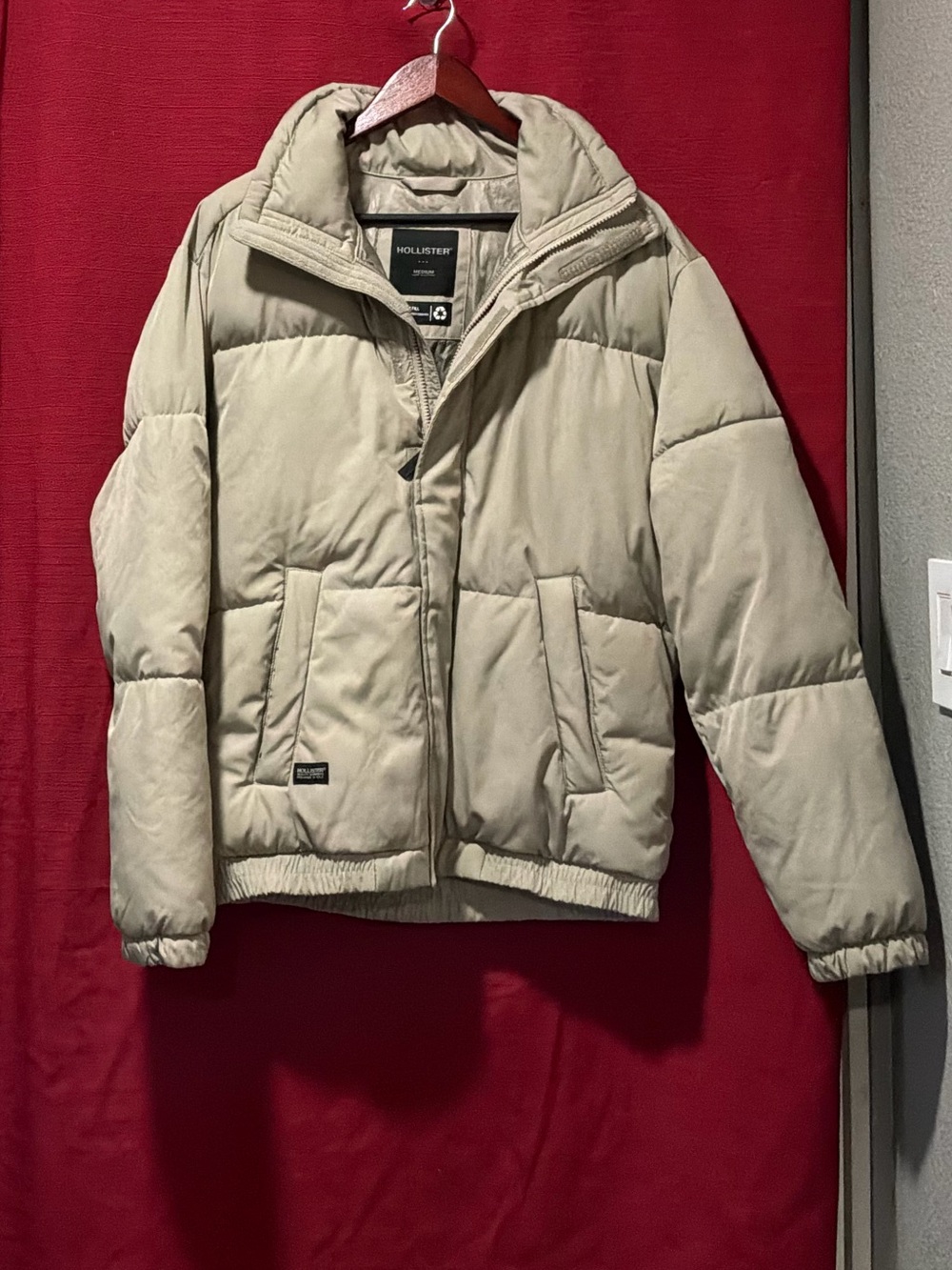 Hollister Men's Light Beige Puffer Jacket with High Collar